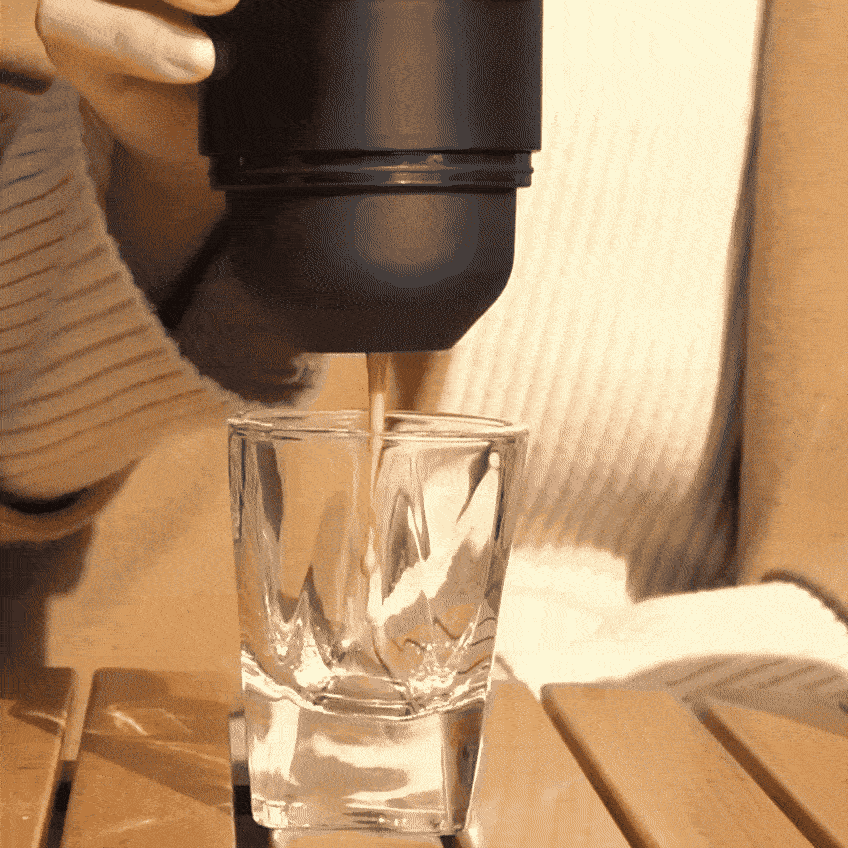 BLITZ - 4en1 Machine à café expresso Rechargeable portable sans fil avec bac à poudre/capsule brassage automatique, batterie 8h BLITZ - 4en1 Machine à café expresso Rechargeable portable sans fil avec bac à poudre/capsule brassage automatique, batterie 8h