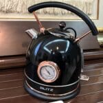 Blitz® -  3en1 Bouilloire Électrique Rétro 1,8L 1500W en INOX avec Thermostat Intelligent et Lumière LED chic