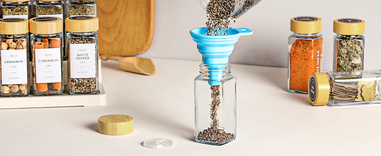 Set de 24 Pots à Épices en Verre avec Couvercles Bambou Pour Rangement Élégant Et Hermétique
